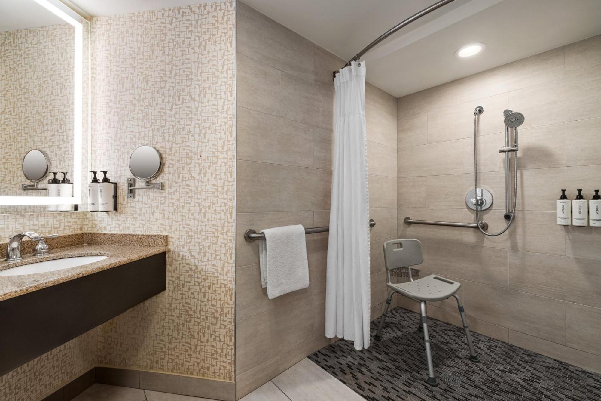 Crowne Plaza By Ihg Edison
