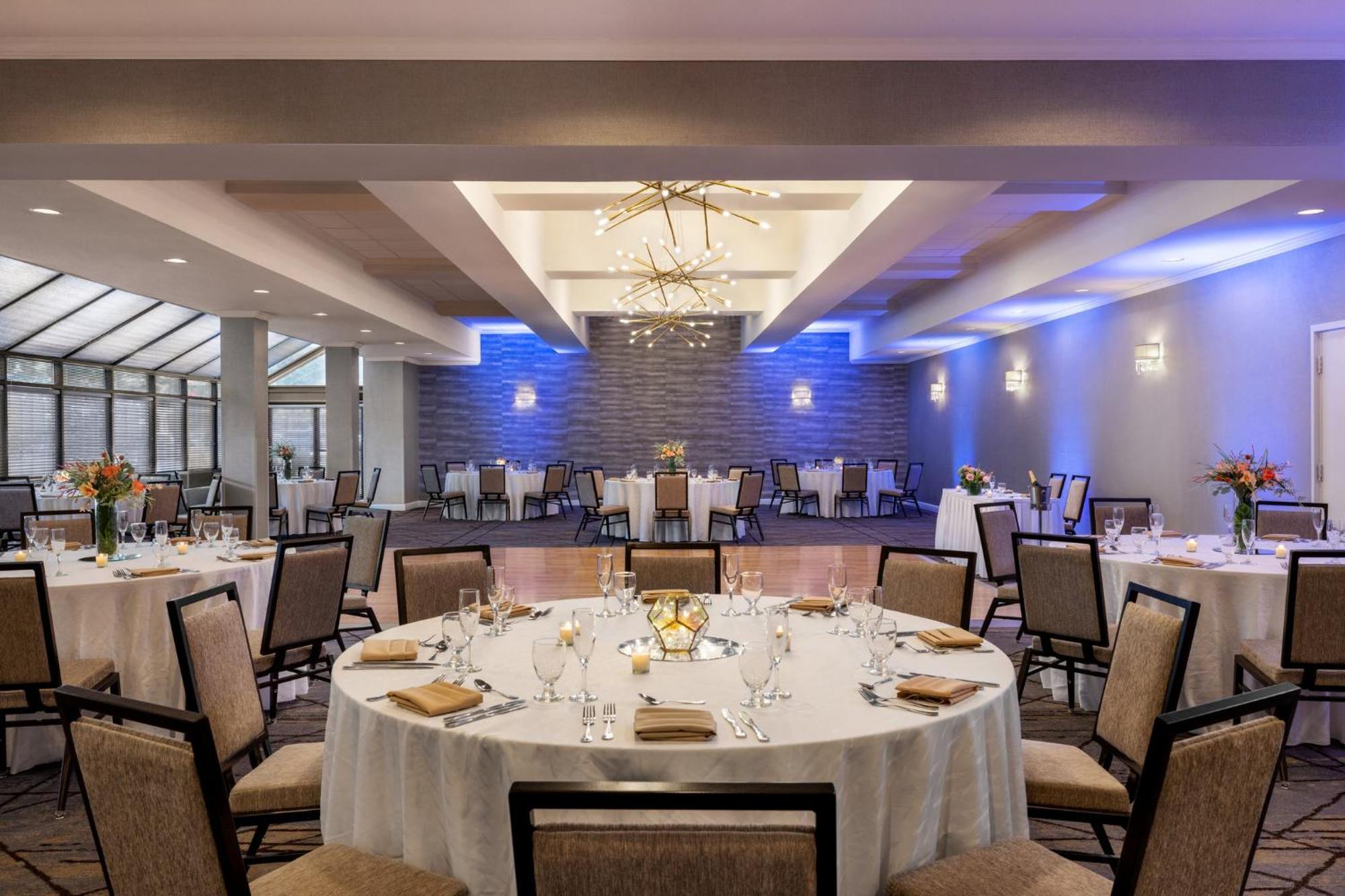 Crowne Plaza By Ihg Hotel 4*
