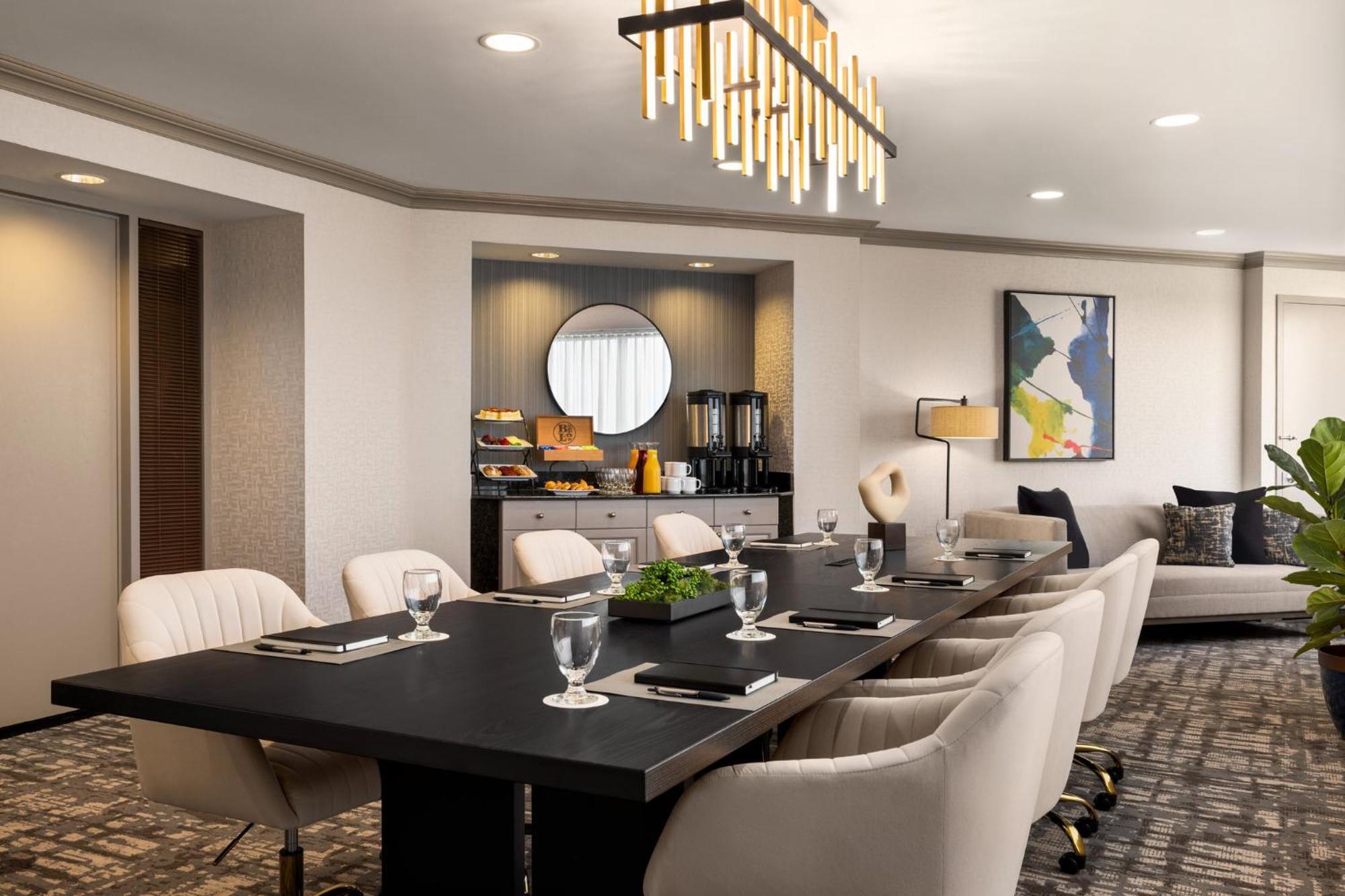 Crowne Plaza By Ihg 4*