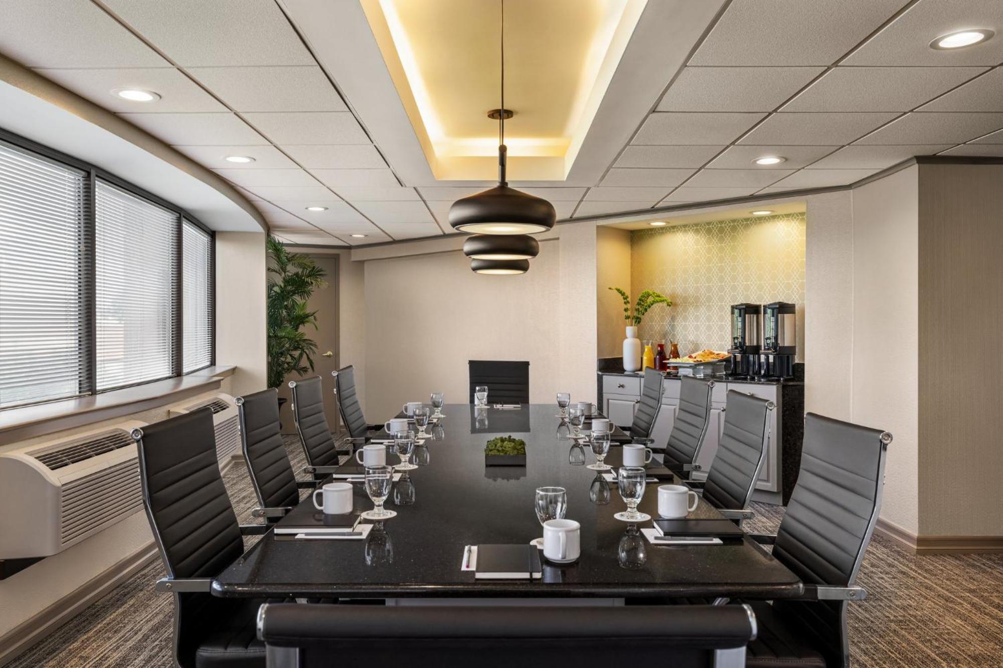 Hotel Crowne Plaza By Ihg 4*